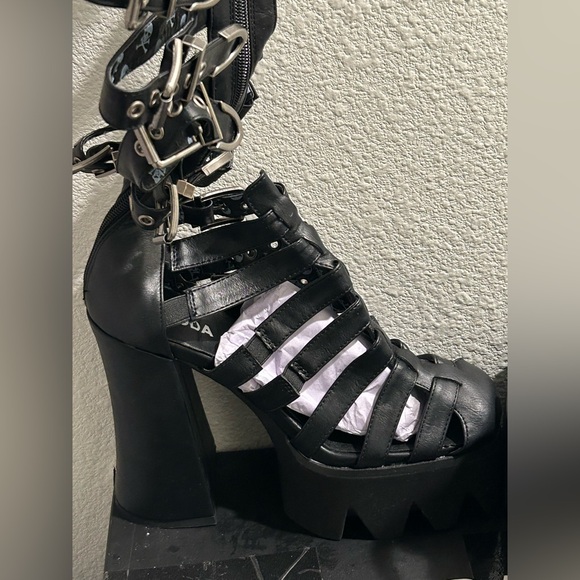 LAMODA Clairvoyant Knee-High Platform Boots – Black – NWT Size 10 - Picture 9 of 14